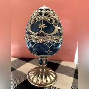 Blue sapphire & silver musical egg.